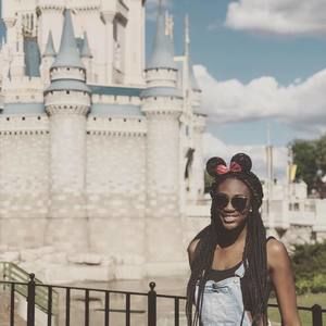 Meet your Posher, Shola